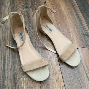 steve madden tan/nude low heel sandal